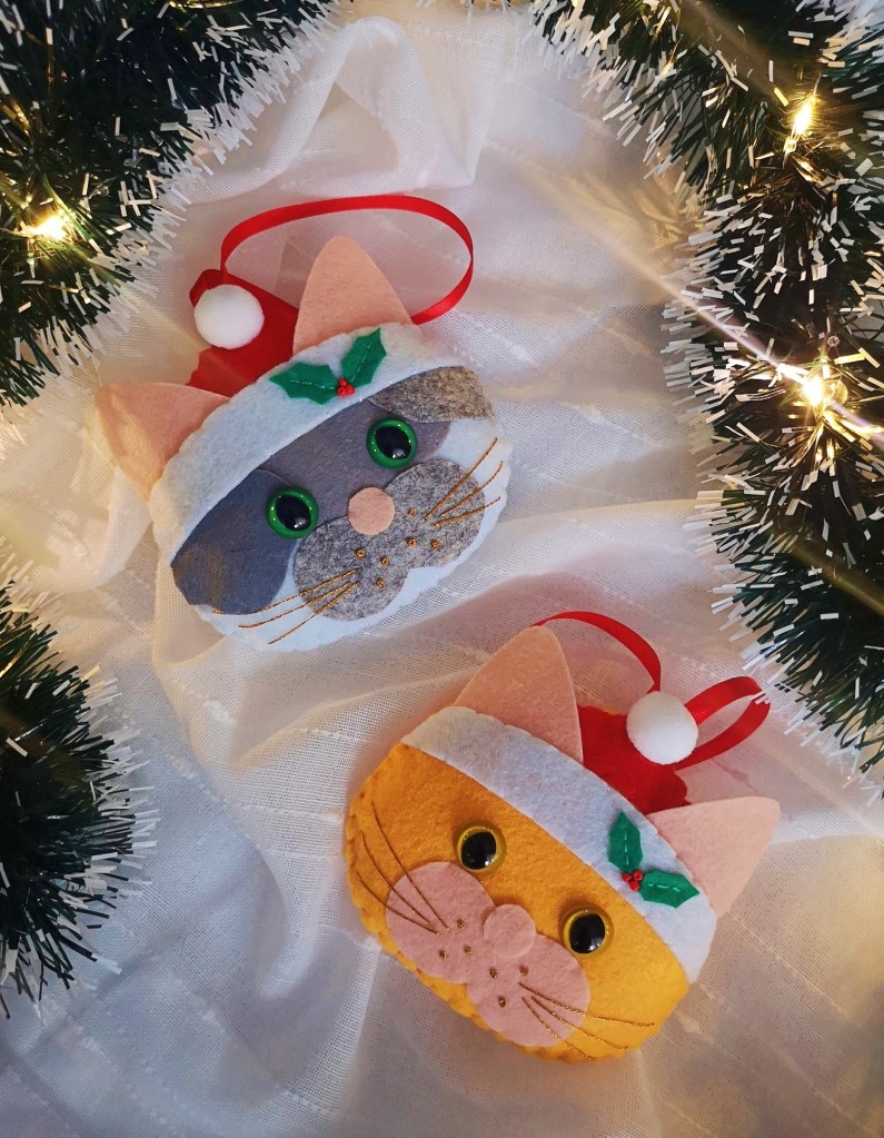 ornament_personalizat_pisica_urecheata_fetru_craciun_lucrat_manual_ana_birliga_anacrafts